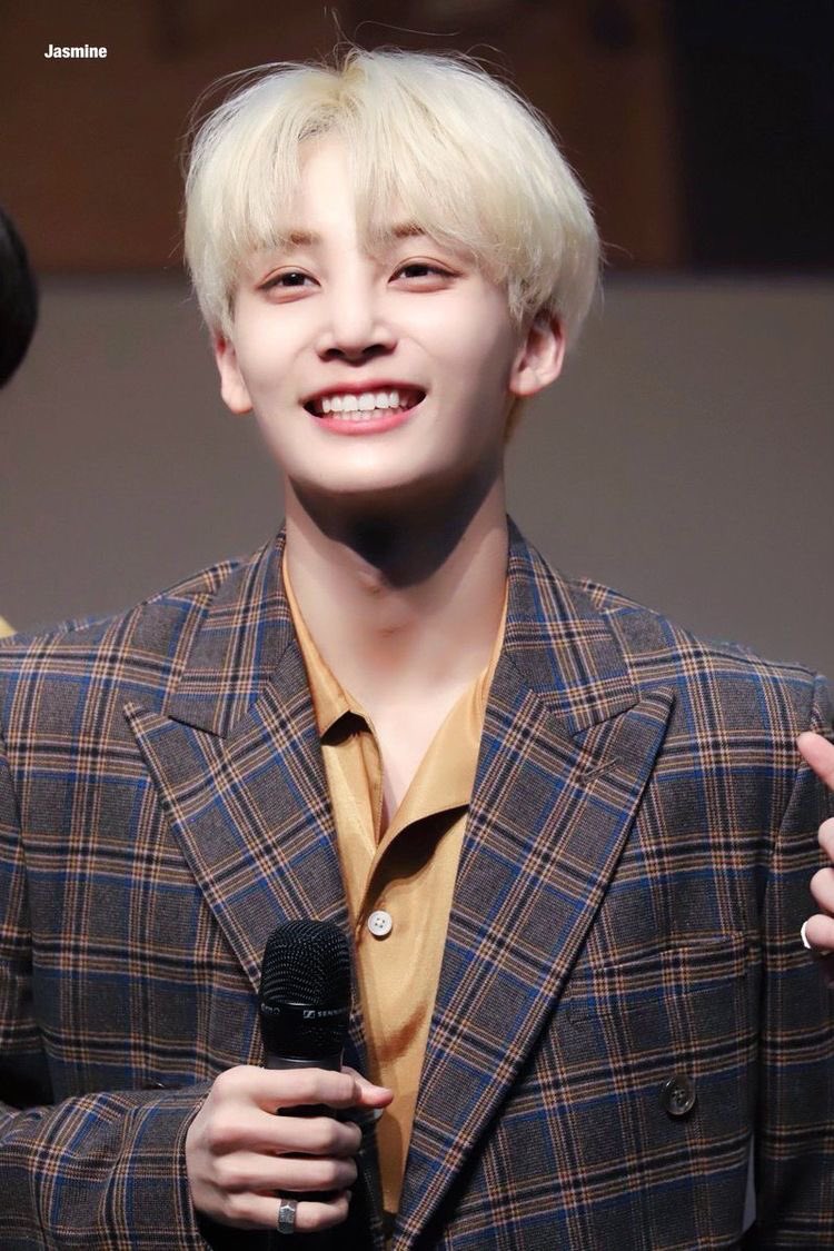 MY POOR HEART CAN’T HANDLE YOON JEONGHAN!