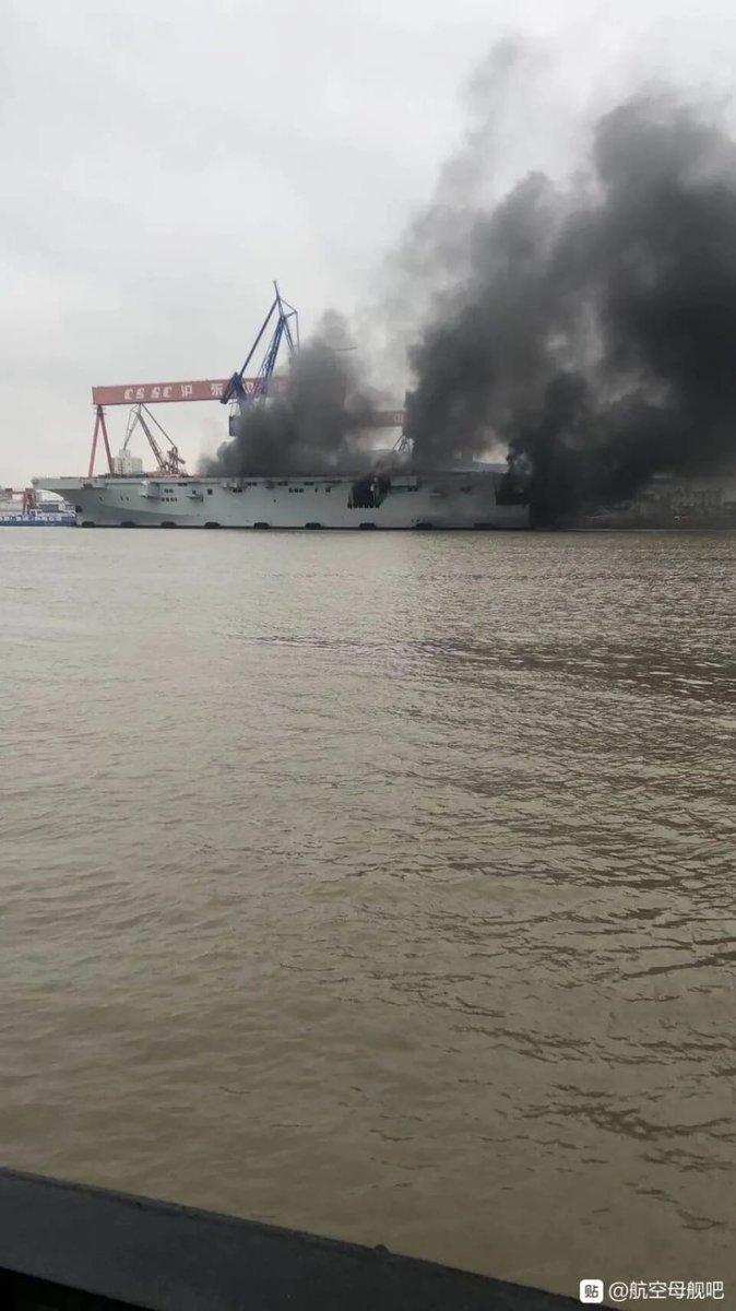 REjercitos's tweet photo. Incendio en el primer 075 chino... https://t.co/gIl1xaAWga