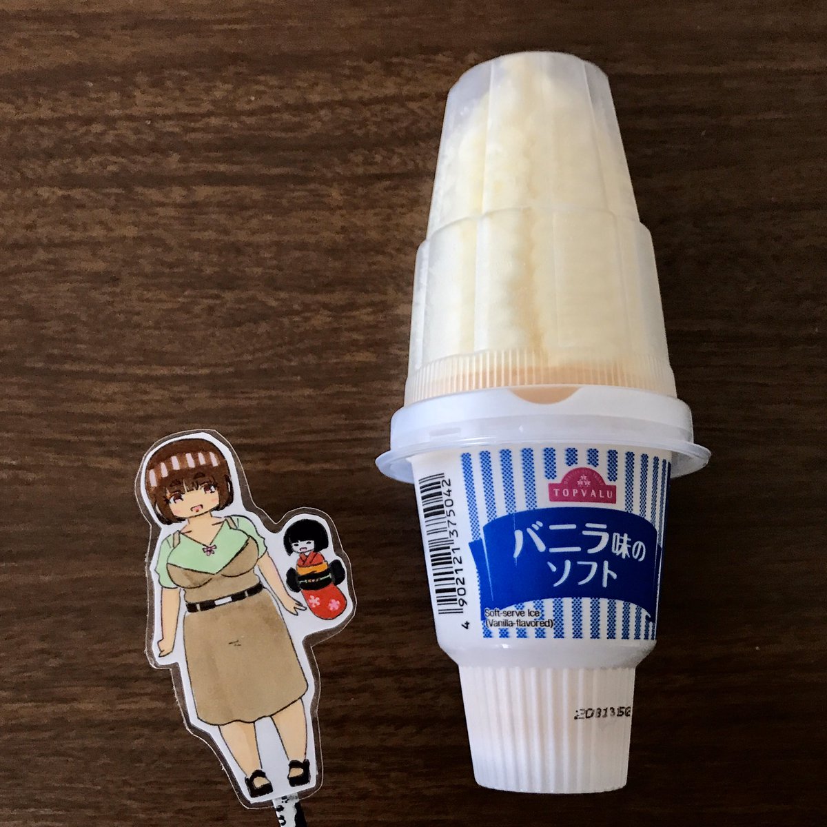 mei_9755's tweet image. コスパ抜群です🍦
#TOPVALUE「バニラ味のソフト」
美味しいソフトクリームが¥78(+税)で食べれちゃいます(*´꒳`*) ふんわりなめらかなクリームはこんもりボリュームも抜群✨　バニラ香るまろやかな甘さのクリームはシンプルイズベストな味わいです🍦　かる〜いコーンが懐かしいです🥺
#ソフトクリーム