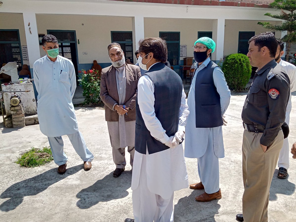 umar_riaz's tweet photo. Ehsas Kifalat Cash Program visit to different centers in subdivision KhaduKhel #EhsasProgram #CoronaFreePakistan @KPGovernment @pid_gov #PMSKP #CivilService #FrontLineHeroes https://t.co/MUsJfnGkjF
