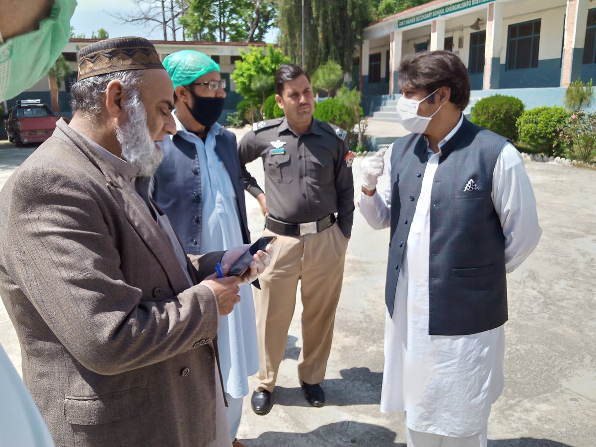 umar_riaz's tweet photo. Ehsas Kifalat Cash Program visit to different centers in subdivision KhaduKhel #EhsasProgram #CoronaFreePakistan @KPGovernment @pid_gov #PMSKP #CivilService #FrontLineHeroes https://t.co/MUsJfnGkjF