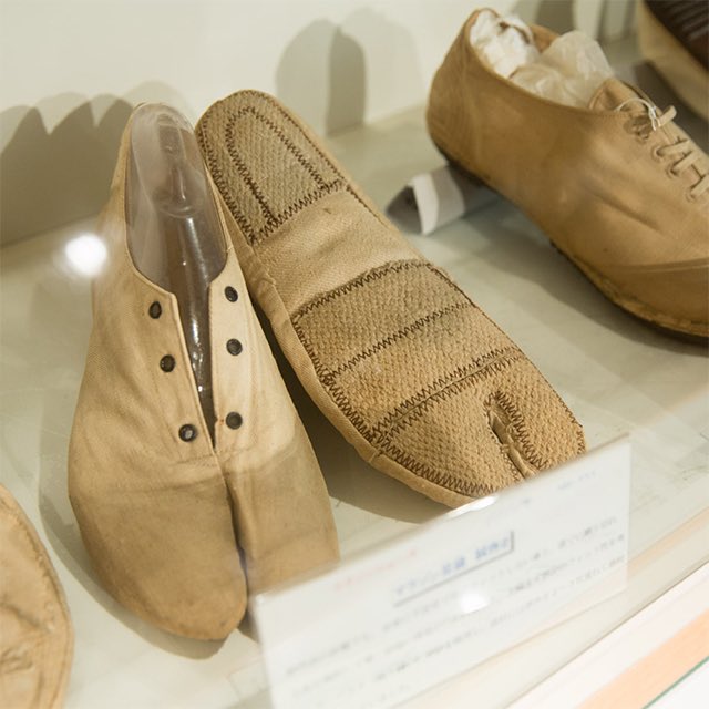 In 1953 we see the interpretation of an already popular Japanese style... The tabi!! Called “The Marathon Tabi” this shoe took the lightweight feel of running barefoot and blended it with a traditional Japanese style. The shoe was agile, sleek and could go the distance.