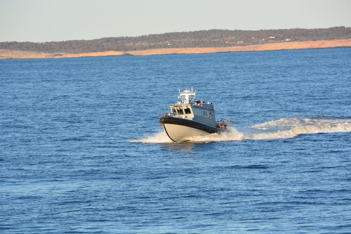 I påsken samarbeider kystvaktfartøyet KV Tor med tollvesenet og politiet i Ytre Oslofjord.

Kystvakten, tollvesenet og politiet sørger for at alle småbåter på vei inn i Norge blir kontrollert. Med Kystvaktens radarsystem blir selv den minste båt fanget opp.