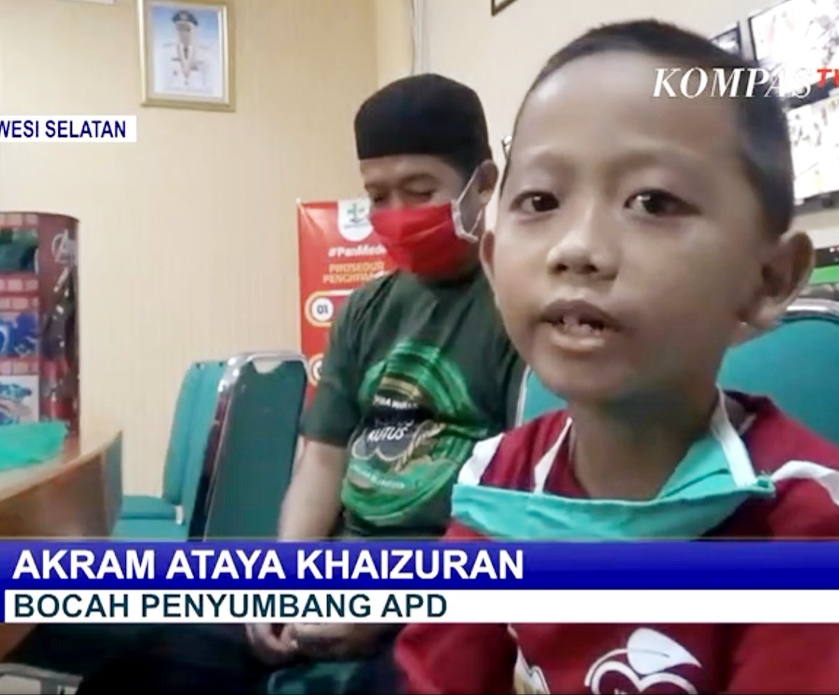 addiems's tweet photo. Anak ini rajin menabung.
Ia menabung utk beli sepeda.

Saat ia melihat perjuangan dokter &amp; perawat melawan Covid 19, dilupakannya soal sepeda impiannya itu.

Diberikannya tabungan berjumlah Rp 570.000 itu utk Rumah Sakit Batara Siang Pangkep.

Anak itu bernama Akram, 9 tahun. https://t.co/TVyWokzphD