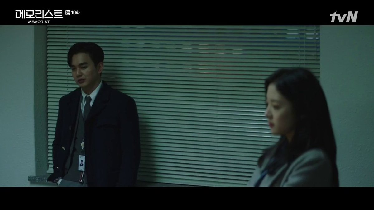 Framing is also never coincidental. Sunmi is intentionally framed with Dongbaek in those long shots. There’s a beat after Kyungtan says the murderer wants DB to suffer. They cut to a close-up shot of Sehoon, but then cut into a shot of DB and SM. Together. (7/10)  #memorist