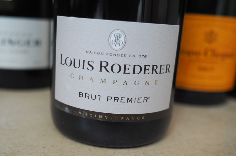 Tasting five top NV Champagnes blind, and then retasting them listening to fizz expert @EssiAvellan on the <a href="/TheFinestBubble/">The Finest Bubble</a> insta live - how were they? wineanorak.com/2020/04/11/non… <a href="/LouisRoederer_/">Louis Roederer</a> <a href="/CHChampagneIRE/">CharlesHeidsieck IRE</a> @VeuveClicquot @Moet_UK <a href="/BollingerUK/">Champagne Bollinger</a>