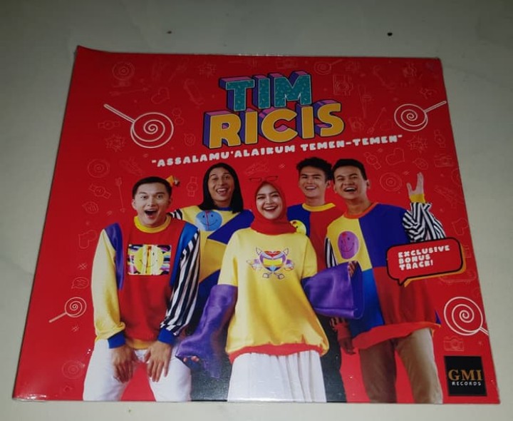 Putrianisa3701's tweet photo. @RiaRicis #THRSABTURICIS
Aku punya dosa mungkin kamu sama
Aku ada salah mungkin kamu juga
Ingatkan diriku bila banyak salah
Ingatkan diriku bila sempat khilaf https://t.co/d9DDPdYrYx