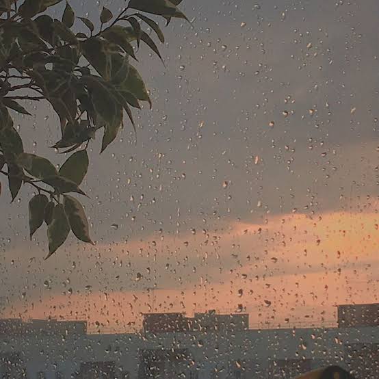 SUNNY DAYS OR RAINY DAYS? quote with your answer (you can also explain if you want!) + TAG  @TXT_members and  @TXT_bighit for social 50! 