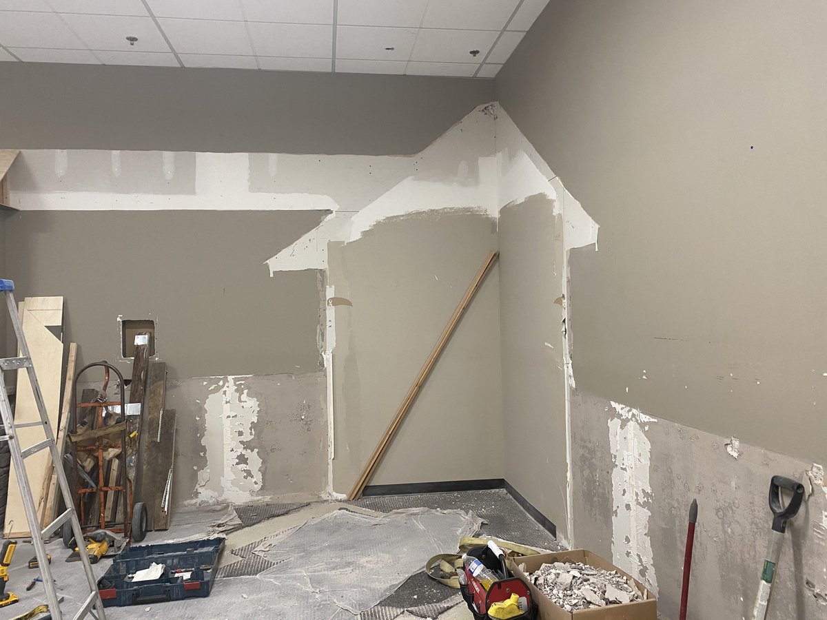 ChcCst's tweet photo. Well...it’s finally gone!!! Check back for what’s to come!!! 
.
.
.
.
.
#completehomeconcepts #homeimrovement #showroom #showroomdesign #showroomupdates https://t.co/eKOXLWfLXT