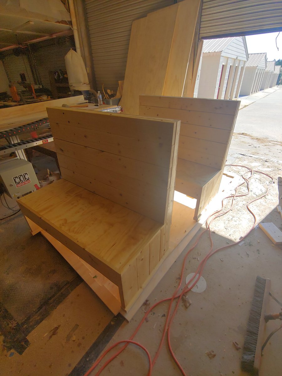 EdgeAdaptive's tweet image. Install day!!
.
.
.
#Raleigh #Garner #restaurant #restaurantowner #furniture #interiordecor #woodwork