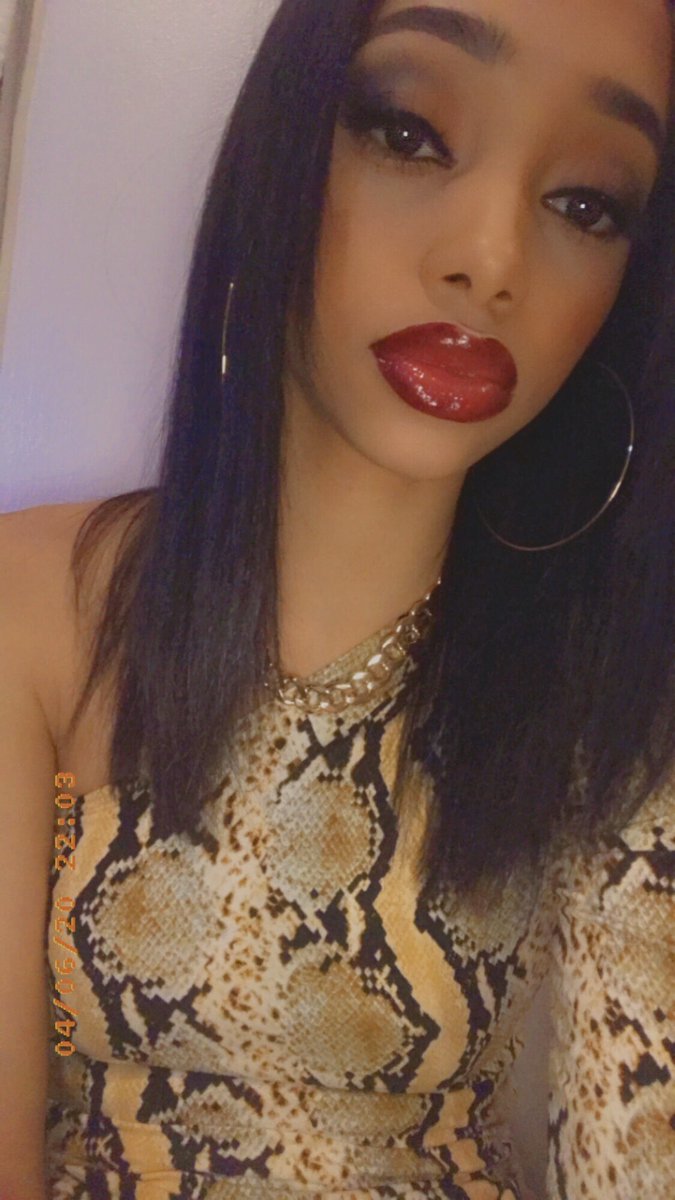 DaniellaDavis_'s tweet photo. The gods have blessed you so much ππ₯π #Model #prettygirlteam #jamaican #snakeskinprint #fashion #pulsemodel #selfisolation #stayhome #fashionmodel #selfie #beautiful #fulllips #thicklips #narscosmetics #narsissist #narslipstick #nars #beauty #lipgloss #lipglosspoppin https://t.co/EyntHIPizk