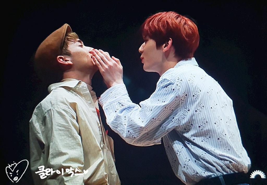 Minhyun being forever Aron& #39;s Baby thread :   #뉴이스트   #NUEST   #아론   #민현