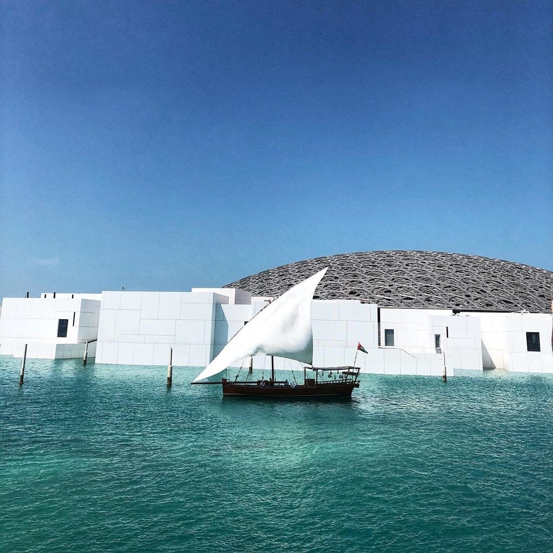 saadiyatae's tweet photo. Where old meets new, and the sky is blue. 

📸 lisa.wullens
@LouvreAbuDhabi 

#SaadiyatMemories
#SaadiyatIsland #inAbuDhabi https://t.co/ihFoDTpqNU