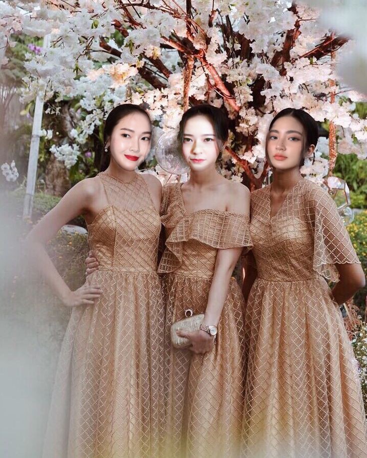 sungzjiyong's tweet photo. @banfgchan @sainternite Hari ini kami menghadiri #NewChapterOfAA nah disisi kiri ada @jungjessiea bersama bibir merahnya yang lucu, lalu ditengah ada @soojouga yang wajahnya keputihan ga tau kenapa tapi tetep cakep, terakhir saya sendiri disayap kanan berpakaian tertutup tidak menunjukkan bahu. https://t.co/n458hThSH5