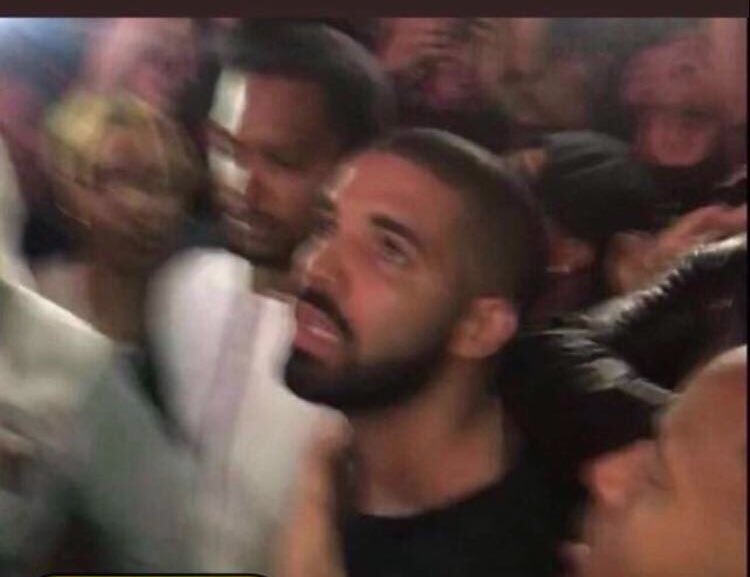 POGNON19's tweet photo. Quand ta meuf te dit bb jvais dormir et que après tu la vois à genoux dans le live de noah lunsi https://t.co/5e7SByhhTS
