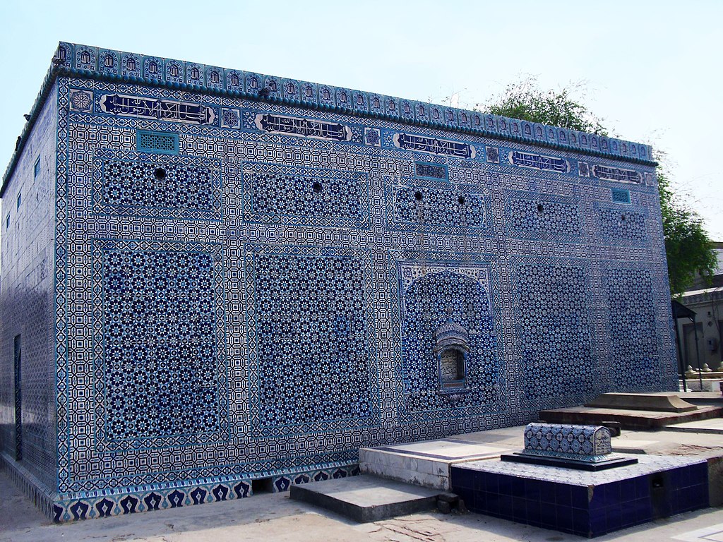 Shah Yousuf Gardezi Tomb (built c. 1152, rebuilt 1548), located about 600 meters southwest of the former fort of Multan, modern Pakistan.Architecture is clearly Khorasanian.