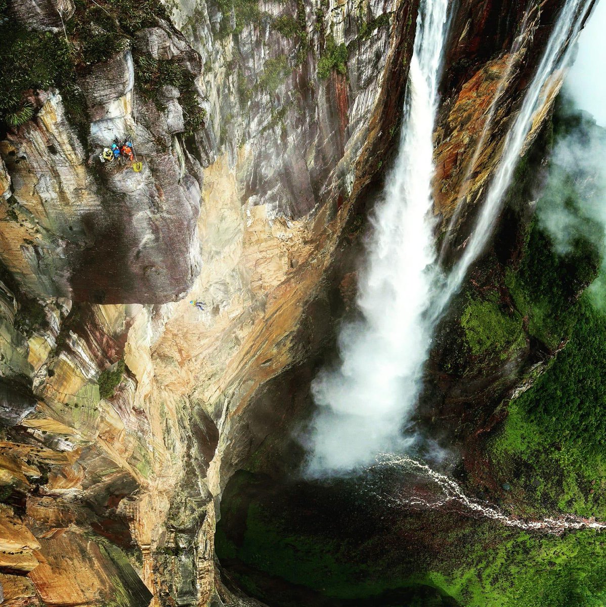 AldoKane's tweet photo. Hanging about on Angel Falls filming #OneStrangeRock. 
.
.
.
#VerticalPlanet #FilmSafety #daydreaming #ExpeditionFit  #climbing #caving #Adventure 📸 Tim Browning @keith_partridge https://t.co/RQOfthNedV