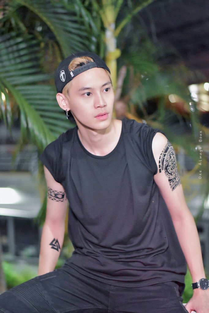 boun and fake tattoos, a breathtaking thread. #bb0un  #BounNoppanut  @bb0un