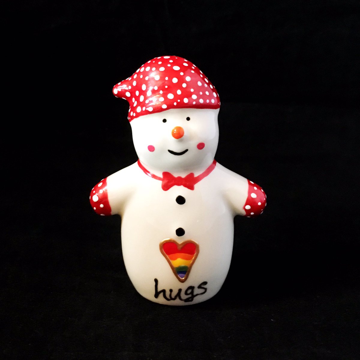 Hazceramics's tweet photo. How about this as an idea. Everyone knows snowmen love warm hugs, so how about sending this to a loved one we can’t see atm. £4.99 each with £3.10 postage. Link https://t.co/ca4cHJs22N #hugs #sendinglove #SaturdayMotivation #EasterWeekend https://t.co/tf1sVZKdZ9