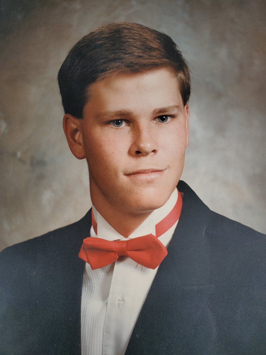 whos_your_data's tweet photo. In support of our seniors, my senior portrait, class of '89. https://t.co/CNNidXMhGj