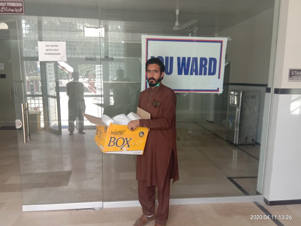 SavethedoctorsP's tweet photo. 👨‍⚕️ 😇 On 11th April 2020 Dr Asma distributed 52 set (masks and kits) at #BachaKhanMedicalComplexSwabi #BKMC #Swabi #PPEforDoctors #PPEforParamedics #CoronaVirusPakistan #PPESupportextendedby #AzaadPakistan https://t.co/OymhkhEgtK