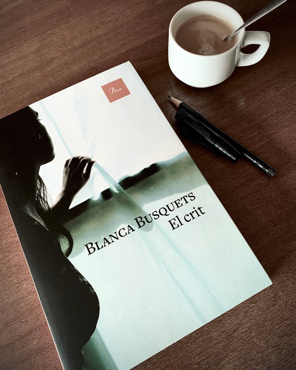 redondocristina's tweet photo. Qui ens hauria de dir @blancabusquets , aquell vespre de Gener que vas presentar el teu llibre a @LlibreriaCinta , que #elcrit @Ed_proa formaria part de les meves lectures del confinament. 🖤 #emquedoacasa #escriptorescatalanes #narrativacatalana #quedatacasa https://t.co/JxsUJG31wH