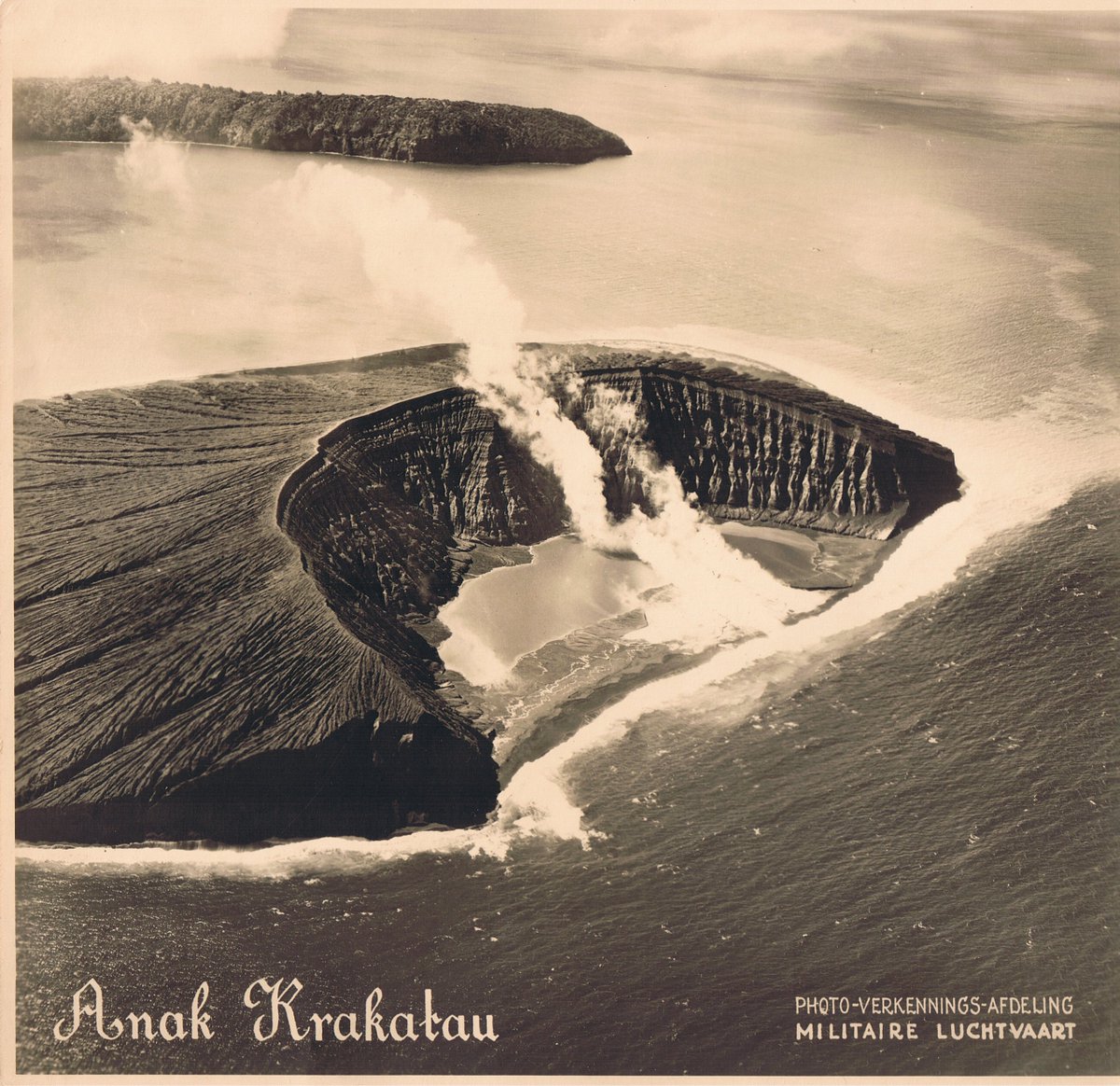 The Anak Krakatau eruption has reminded me of some old photos my dad took back in the early 1940& #39;s while stationed in (what was then) the Dutch East Indies, including one of the aforementioned volcano.