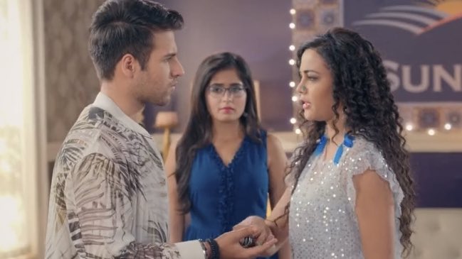 When Kunal is upset because of Shweta, Kuhu tries to calm him down again“Hashtag please follow Kuhu” Kuhu and her simple ways of keeping Kunal’s anger in control  #YehRishteyHainPyaarKe  #KuKu  #RitvikArora  #KaveriPriyam