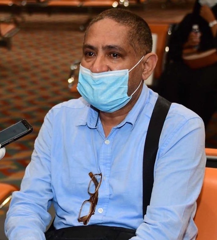 ..سوداني 

قولوا لمن ذم الدِيار وعشقهُ
في غُربةِ الأوطانِ والأسفارِ
لو أن كُل الأرضْ صارت جنةً
إلا دِياري بلقعٌ وصحاري
لوددتُ ان أبقى بها متشبثٌ
في ظِل رَمْقٍ آمنٍ في داريِ
قسمًا بربِّ البيتِ عيشٌ آمنٌ
خيرٌ من الجنّاتِ والانهارِ