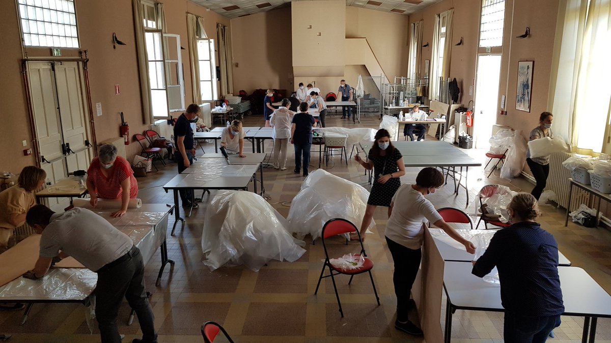 Olivier BOSSARD (@bossardolivier) on Twitter photo Au <a href="/CHLeMans/">Centre Hospitalier du Mans</a> on n'a plus de sur-blouses mais on a des idées et du savoir-faire ! Merci aux volontaires des services techniques, administratifs et des organisations syndicales ! Objectif : 1000 sur-blouses en fin de journée ! Au <a href="/CHLeMans/">Centre Hospitalier du Mans</a> on n'a plus de sur-blouses mais on a des idées et du savoir-faire ! Merci aux volontaires des services techniques, administratifs et des organisations syndicales ! Objectif : 1000 sur-blouses en fin de journée !