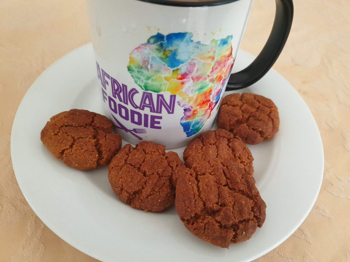 Tea and Biscuits for @ziyaad86 in his Ziyaad #AfricanFoodie mug.
...I may have used 5 biscuits just for the picture. He may have received some portion of the peanut butter biscuits. #BirthdayMonth 😁🙌🎉

#foodie #AfricanHipsDontLie #StayAtHome #StaySafe #wenchytude #iloveza❤🇿🇦
