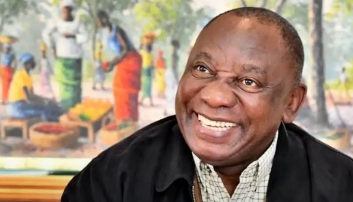 ThumbsUpSA's tweet photo. @CyrilRamaphosa Our President. We respect you and love you. We continually pray for you. May the Lord God Almighty give you strength and wisdom. #ThumbsUpSA ❤️ https://t.co/lYVQvFcb2d