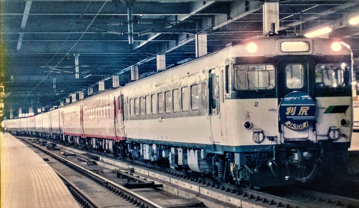 Syuichiro 往路は急行利尻 復路は急行宗谷 宗谷岬 見たかったけど 稚内駅にある立ち食いそばだけ食べて折り返して来ました 無駄な旅行 いえいえ ホテル代をケチるために 乗っただけですから そんな青春時代の北海道の旅 あれから四半世紀