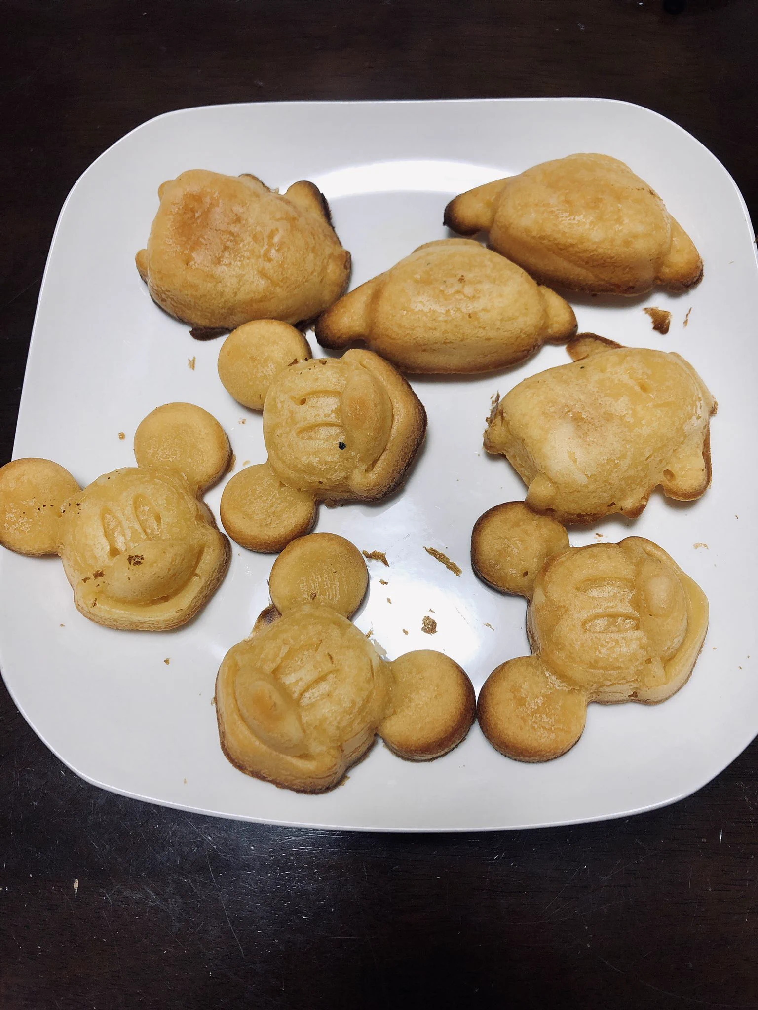 @kyomokyomo_wash わぁ、すごくすごく可愛いです😍
わたしは、マドレーヌ型を使ってみたのですが、そんな可愛くならなかったので😭
チョコペンとか焼き具合とか参考にさせていただきます！ 