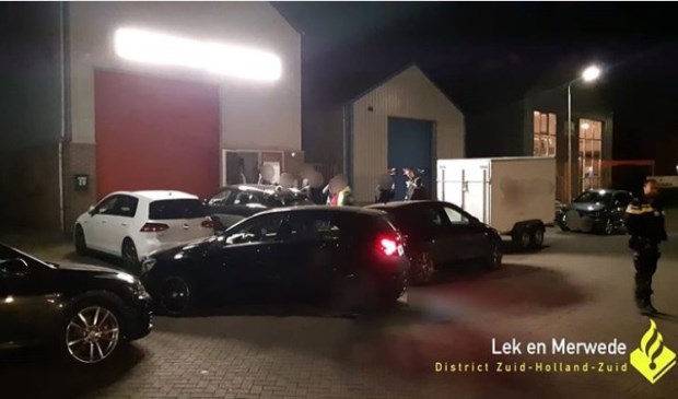 'Coronafeesten' in Bleskensgraaf: politie beboet 23 feestgangers -..