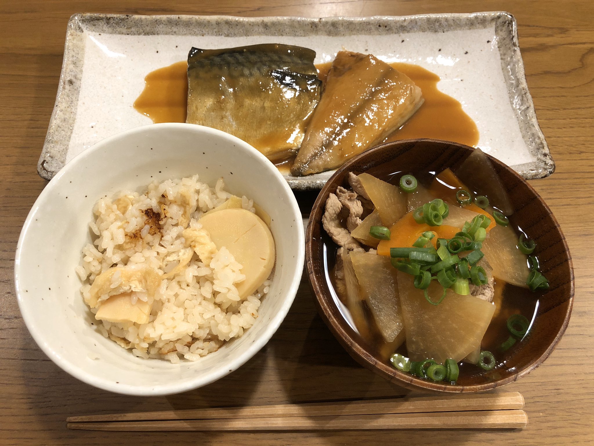 تويتر 斉藤瞳 على تويتر さば味噌煮 たけのこ炊き込みご飯 豚汁 茶色いですね T Co X7gd8y5snq