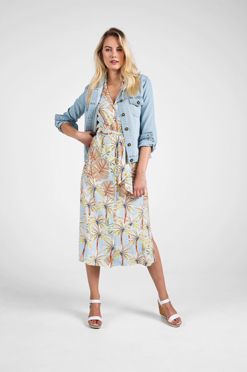 NEW:MAXI JURK 👗 

Wat een leuke palmbomen print is dit🌴
met vrolijke kleuren☄️

Materiaal: luchtige crêpe viscose, dus lekker luchtig 🤩

Dit spijkerjasje hebben wij niet in onze collectie, maar wel andere 😀

facebook.com/67910871550796…