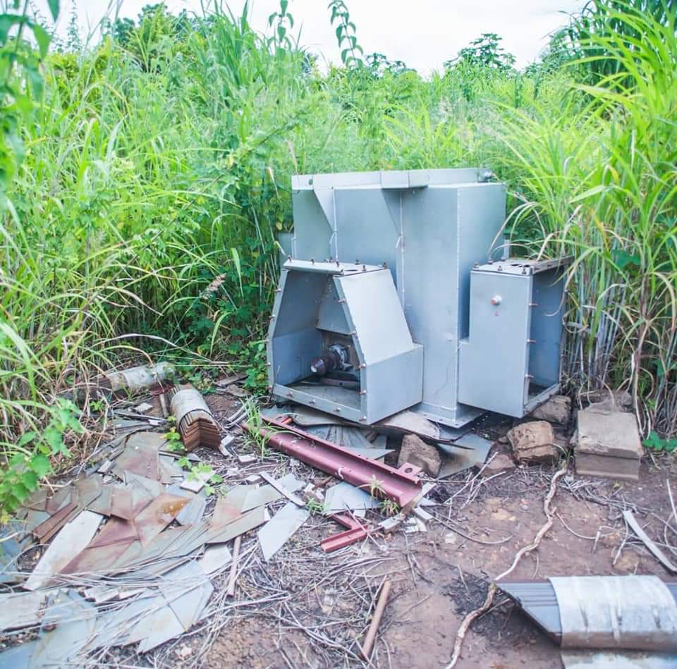 It is worthy to note that Late Mohammed Lawal built the oxygen plant not  @bukolasaraki, but he couldn& #39;t commission it before the end of his tenure in 2003. Saraki only commissioned it and it was left to deteriorate thereafter.