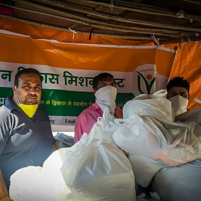 jvmtrust's tweet image. @jvmtrust &amp;amp; its team donated food to the needy labours in Slum Area, as they were suffering from hunger starvation due to corona and lockdown, we&apos;d taken a small step to help them in such situation.
#NGOs #21daysLockdown #COVID__19 #covidindia #coronavirusinindia #coronakamkarona