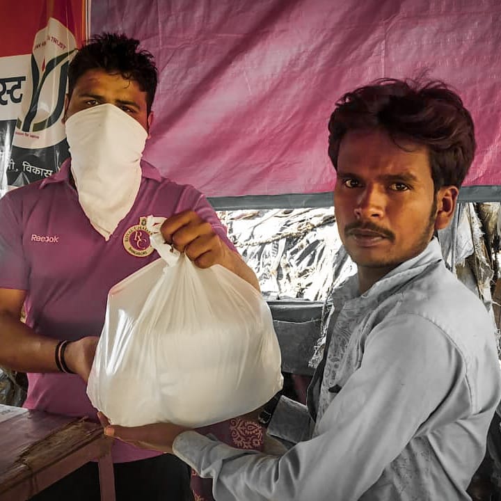 jvmtrust's tweet image. @jvmtrust &amp;amp; its team donated food to the needy labours in Slum Area, as they were suffering from hunger starvation due to corona and lockdown, we&apos;d taken a small step to help them in such situation.
#NGOs #21daysLockdown #COVID__19 #covidindia #coronavirusinindia #coronakamkarona