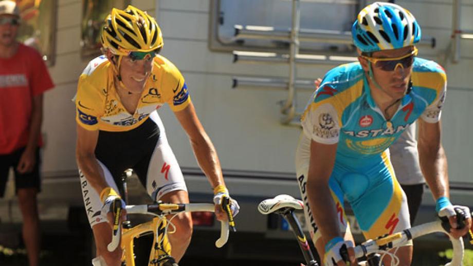 Mon autre grand souvenir de 2010 c'est le duel Contador-Schleck sur le Tour de France. Ces 2 hommes étaient complètement au dessus du lot. La dernière étape de montagne et l'arrivée au Tourmalet était juste MYTHIQUE ! Et bien sûr le tout avec une touche de drama 