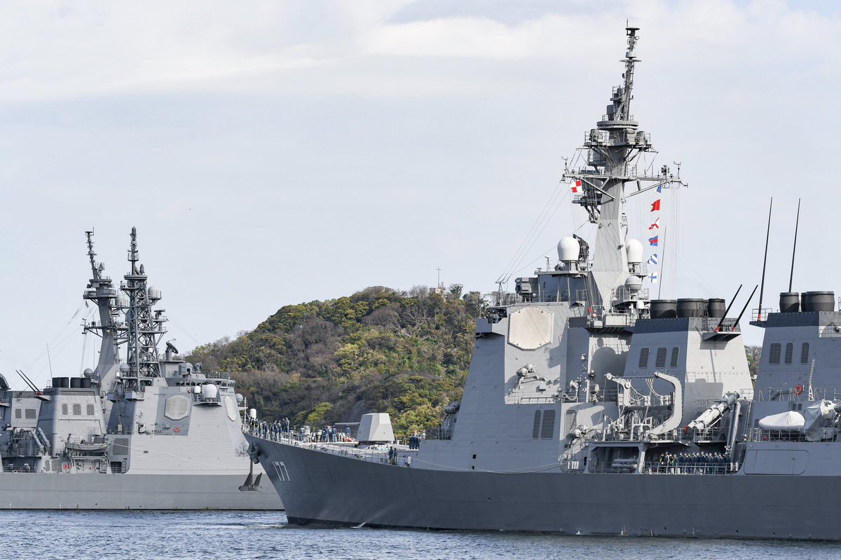 Uni蔵 4 11 横須賀 ミサイル護衛艦 あたご Ddg 177 横須賀基地より出港 ミサイル護衛艦 きりしま こんごう型 あたご あたご型 まや まや型 と 海上自衛隊のイージス艦3タイプを絡めて撮ることができました まや はマストのみ T Co