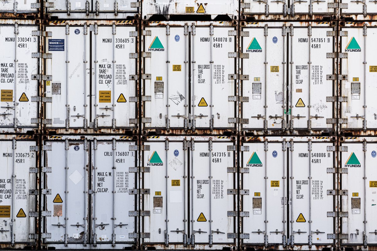 cadaver42's tweet photo. Container. Alle gleich und doch anders. https://t.co/m1ADM9JtQA