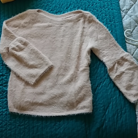MDerefield's tweet photo. So good I had to share! Check out all the items I'm loving on @Poshmarkapp from @ARose4503 #poshmark #fashion #style #shopmycloset #lclaurenconrad #revolvecalvinrucker #jcrew: https://t.co/598syO3RPr https://t.co/BzEdbJaBjf