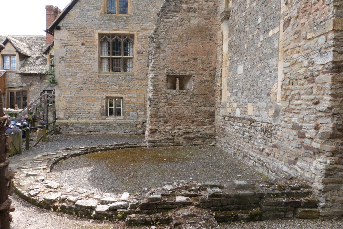 Deerhurst Priory always a bit obsessed with the pre-Conquest building: like Anglo-Saxon buildings are the only proper buildings! If you've ever been though you'll know it's a pain that the cloister to the S and behind the apse to the E are all private land (Dissolution woes)