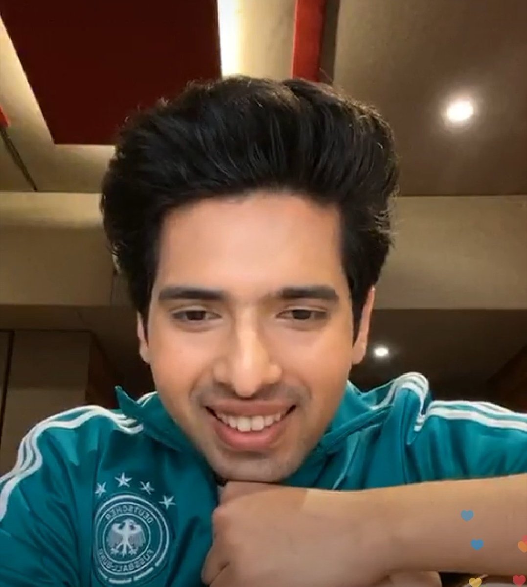 RETWEET THIS TWEET IF YOU ARE CRAZY ABOUT THIS SMILE OF ARMAAN MALIK . #AmaalArmaanCareConcert