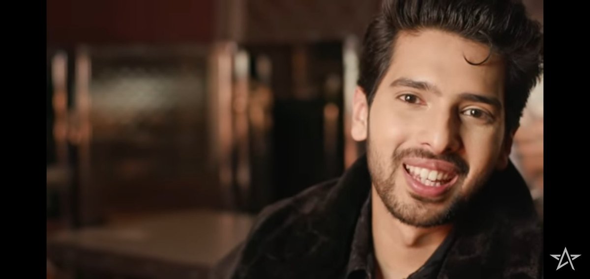 RETWEET THIS TWEET IF YOU ARE CRAZY ABOUT THIS SMILE OF ARMAAN MALIK .  #AmaalArmaanCareConcert