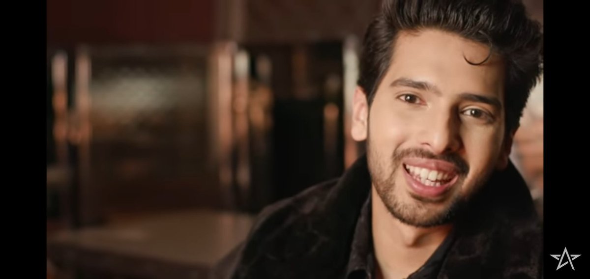 RETWEET THIS TWEET IF YOU ARE CRAZY ABOUT THIS SMILE OF ARMAAN MALIK . #AmaalArmaanCareConcert