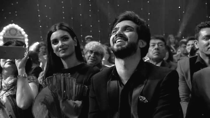 RETWEET THIS TWEET IF YOU ARE CRAZY ABOUT THIS SMILE OF AMAAL MALLIK.  #AmaalArmaanCareConcert