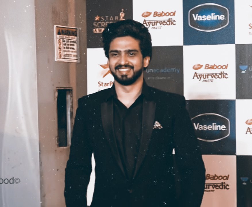 RETWEET THIS TWEET IF YOU ARE CRAZY ABOUT THIS SMILE OF AMAAL MALLIK.  #AmaalArmaanCareConcert